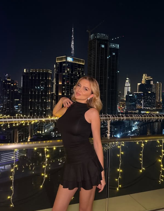 Dubai “u ndez” nga paraqitja e një biondeje shqiptare.