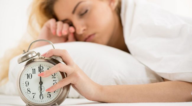 Këshilla që ju ndihmojnë të zgjoheni herët në mëngjes.