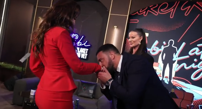 Politikani i njohur dha deklarata mbi raportimet për bashkëjetesën e Norës me Robertin.