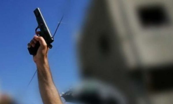 Prishtinë: të shtëna me armë në një banesë, policia gjen 27 gëzhoja.