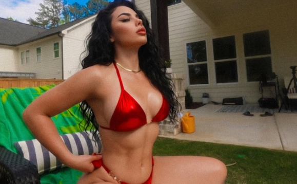 Lindita Halimi shfaqet me bikini