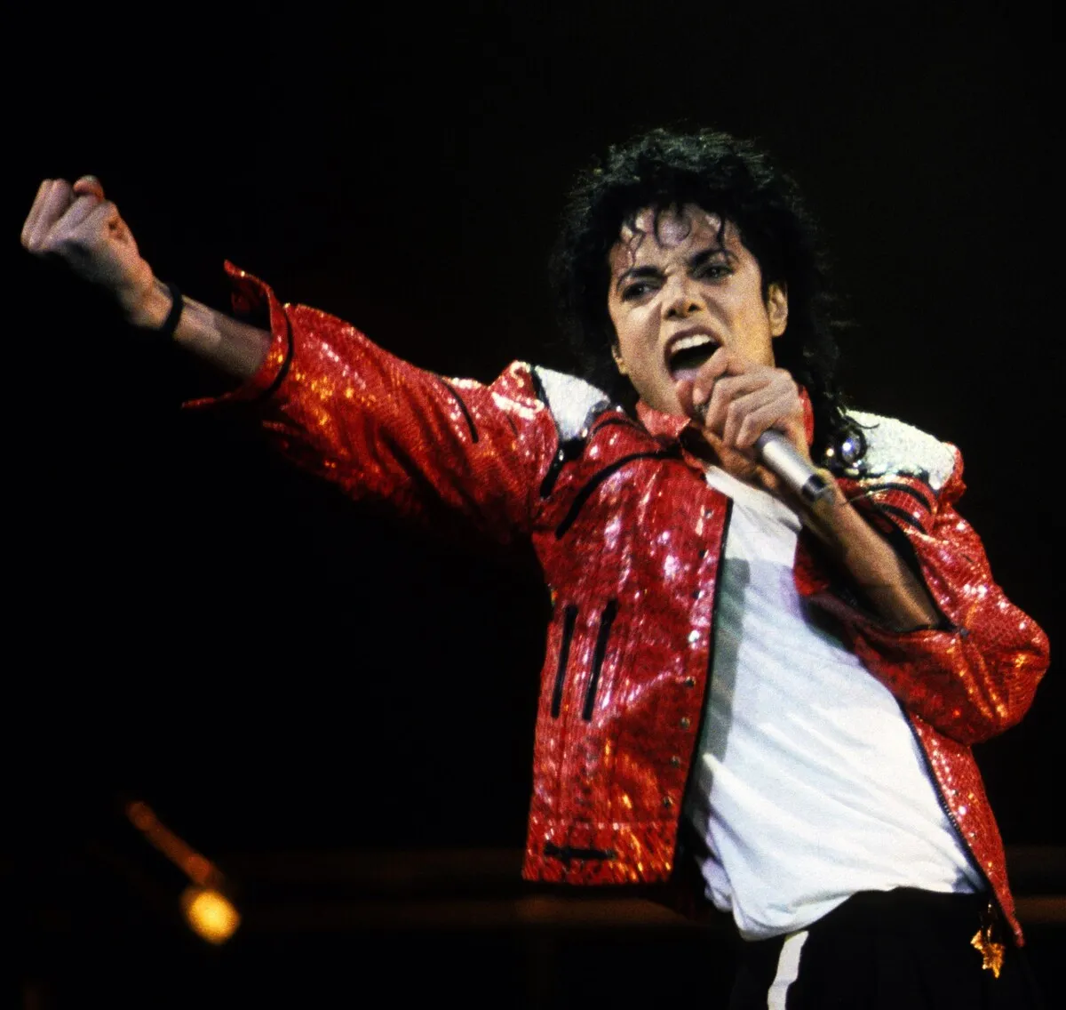 Filmi pรซr Michael Jackson vendos rekorde tรซ reja nรซ mbarรซ botรซn.